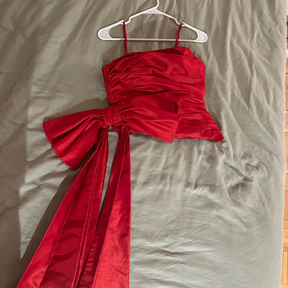 Elegant Red Strapless Dress with Bow